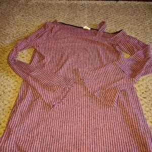 143 Story by line up cold shoulder top